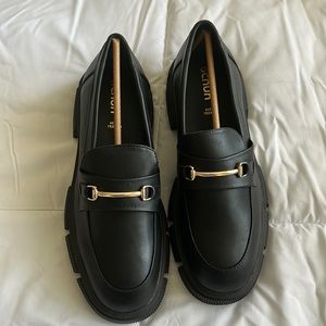 SOLD SOLD SOLD: Schuh Lyle Chunky Loafers Black